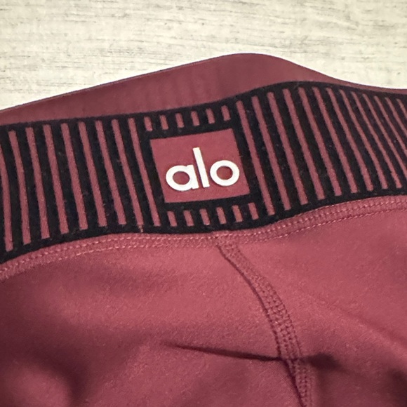 ALO Yoga Airlift Leggings Size M - Picture 2 of 5
